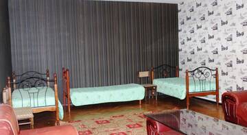 Фото номера Трехместный номер &quot;Комфорт&quot; Гостиница Guest house Komfort г. Майкоп 4