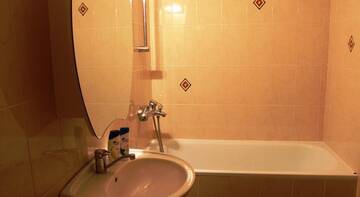 Фото номера Cемейный номер с отдельной ванной комнатой Гостиница Guest house Komfort г. Майкоп 4