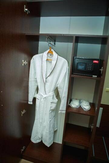 Фото номера Двухместный номер Делюкс с 2 отдельными кроватями Гостиница Grand Hotel &amp;Spa Maykop г. Майкоп 12