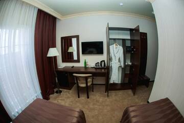 Фото номера Двухместный номер Делюкс с 2 отдельными кроватями Гостиница Grand Hotel &amp;Spa Maykop г. Майкоп 4